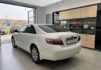 Подержанный автомобиль Toyota Camry Sedan 2011 года (6 фото)
