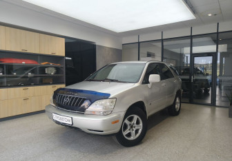 Подержанный автомобиль Lexus RX 2001 года (1 фото)
