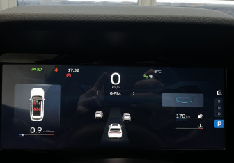 Подержанный автомобиль Geely Monjaro 2023 года (14 фото)