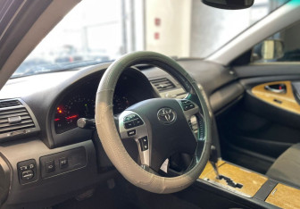 Подержанный автомобиль Toyota Camry Sedan 2007 года (11 фото)