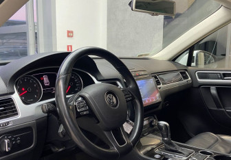 Подержанный автомобиль Volkswagen Touareg 2016 года (10 фото)