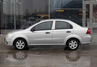 Подержанный автомобиль Chevrolet Aveo Sedan 2008 года (8 фото)