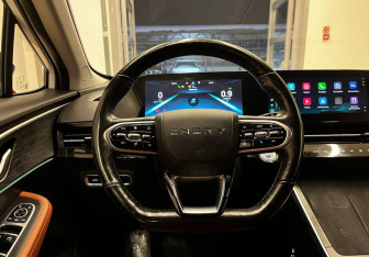 Подержанный автомобиль Omoda C5 2022 года (11 фото)