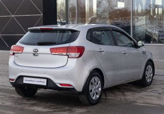 Подержанный автомобиль Kia Rio Hatchback 2017 года (5 фото)