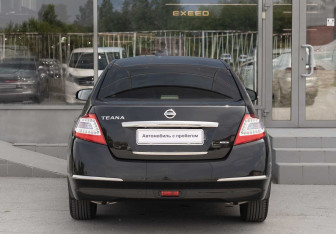 Подержанный автомобиль Nissan Teana 2012 года (6 фото)