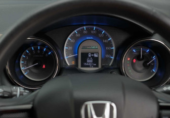 Подержанный автомобиль Honda Fit Shuttle 2012 года (13 фото)