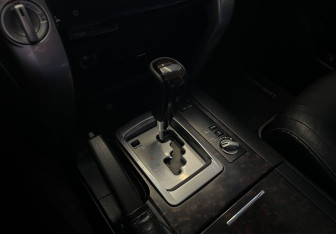 Подержанный автомобиль Toyota Land Cruiser Suv 2012 года (12 фото)