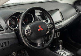Подержанный автомобиль Mitsubishi Lancer Hatchback 2008 года (11 фото)