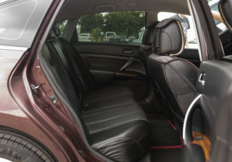 Подержанный автомобиль Nissan Teana 2010 года (20 фото)