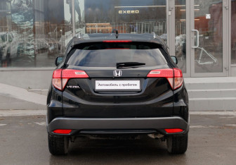 Подержанный автомобиль Honda Vezel 2014 года (6 фото)