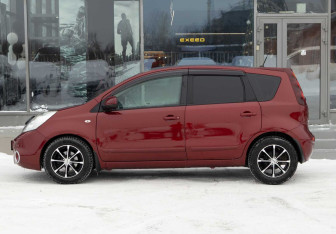 Подержанный автомобиль Nissan Note 2013 года (8 фото)