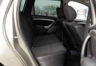 Подержанный автомобиль Renault Duster 2014 года (16 фото)