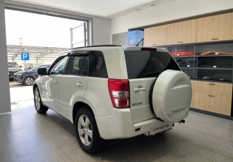 Подержанный автомобиль Suzuki Grand Vitara 2010 года (7 фото)