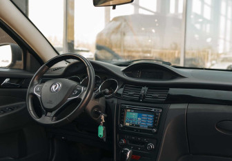 Подержанный автомобиль DongFeng S30 2015 года (10 фото)