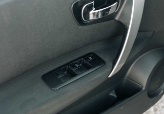 Подержанный автомобиль Nissan Qashqai 2011 года (15 фото)