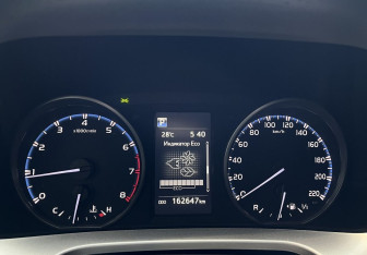Подержанный автомобиль Toyota RAV4 2018 года (10 фото)