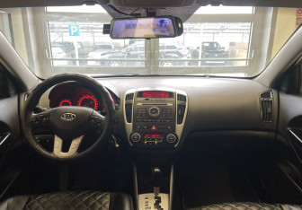 Подержанный автомобиль Kia Ceed Wagon 2011 года (11 фото)