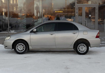 Подержанный автомобиль Toyota Corolla Sedan 2002 года (8 фото)