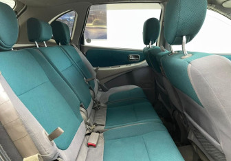 Подержанный автомобиль Nissan Tino 1999 года (9 фото)