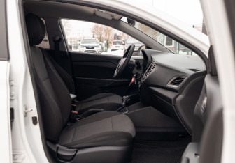 Подержанный автомобиль Hyundai Solaris Sedan 2019 года (19 фото)