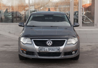 Подержанный автомобиль Volkswagen Passat Sedan 2005 года (2 фото)