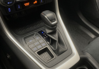 Подержанный автомобиль Toyota RAV4 2020 года (9 фото)