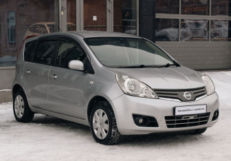 Подержанный автомобиль Nissan Note 2009 года (3 фото)