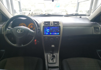 Подержанный автомобиль Toyota Corolla Sedan 2010 года (8 фото)