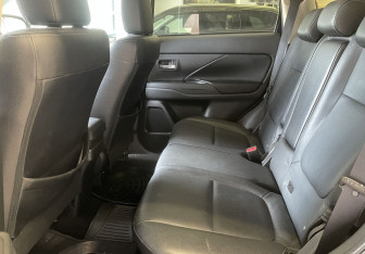 Подержанный автомобиль Mitsubishi Outlander 2017 года (9 фото)