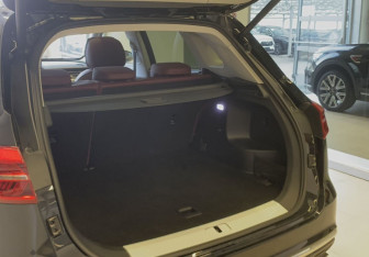 Подержанный автомобиль Hongqi HS5 2023 года (10 фото)
