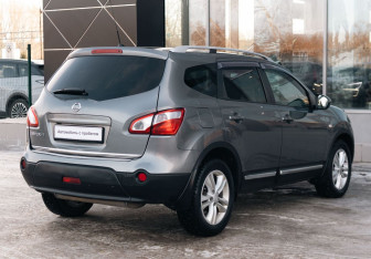 Подержанный автомобиль Nissan Qashqai+2 2013 года (5 фото)