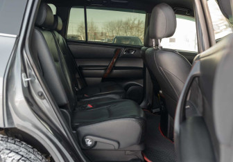 Подержанный автомобиль Toyota Highlander 2011 года (21 фото)