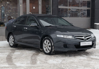 Подержанный автомобиль Honda Accord Sedan 2006 года (3 фото)