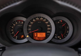 Подержанный автомобиль Toyota RAV4 2012 года (13 фото)