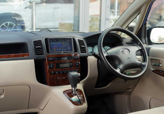 Подержанный автомобиль Toyota Corolla Spacio 2002 года (10 фото)