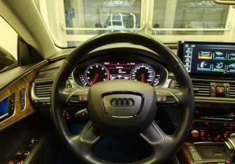 Подержанный автомобиль Audi A7 2010 года (10 фото)