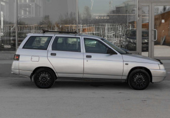Подержанный автомобиль LADA (ВАЗ) 2111 2003 года (4 фото)