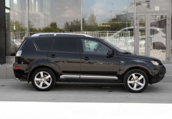 Подержанный автомобиль Mitsubishi Outlander 2008 года (4 фото)