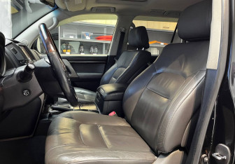 Подержанный автомобиль Toyota Land Cruiser Suv 2008 года (15 фото)