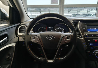 Подержанный автомобиль Hyundai Santa Fe 2017 года (10 фото)