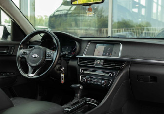 Подержанный автомобиль Kia Optima Sedan 2017 года (10 фото)