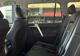 Подержанный автомобиль Toyota Land Cruiser Prado 2019 года (12 фото)