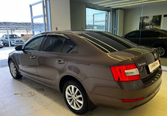 Подержанный автомобиль Skoda Octavia Wagon 2013 года (7 фото)