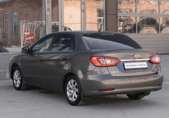 Подержанный автомобиль DongFeng S30 2015 года (7 фото)