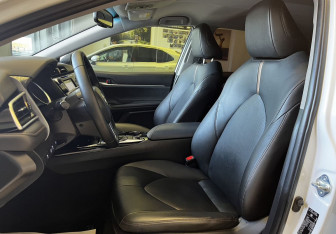 Подержанный автомобиль Toyota Camry Sedan 2021 года (8 фото)