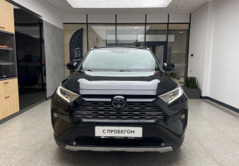 Подержанный автомобиль Toyota RAV4 2020 года (2 фото)