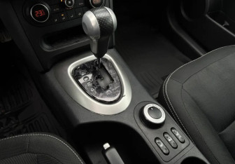 Подержанный автомобиль Nissan Qashqai 2012 года (14 фото)
