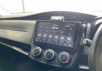 Подержанный автомобиль Toyota Corolla Sedan 2019 года (15 фото)