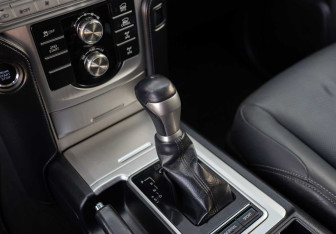 Подержанный автомобиль Toyota Land Cruiser Prado 2019 года (15 фото)