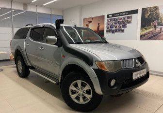 Подержанный автомобиль Mitsubishi L200 2007 года (4 фото)